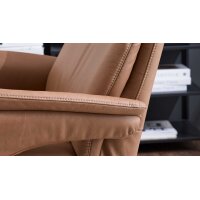 Interliving Sessel Serie 4566 haselnussfarbenes Leder Punch & schwarzer Sternfuß