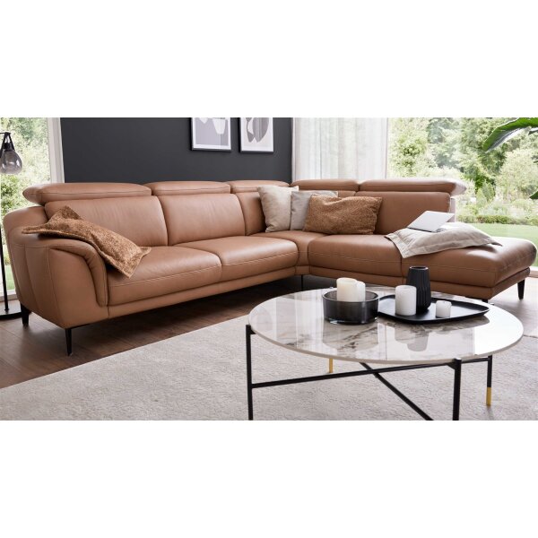 Interliving Sofa Serie 4461 - Ecksofa haselnussfarbenes Leder Punch & schwarze Aluminiumfüße - Stellfläche ca. 292 x 244 cm