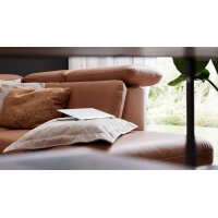 Interliving Sofa Serie 4461 - Ecksofa haselnussfarbenes Leder Punch & schwarze Aluminiumfüße - Stellfläche ca. 292 x 244 cm