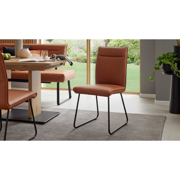 Interliving Esszimmer Serie 5505 - Esszimmerstuhl caramelfarbene Mikrofaser 925-72 & schwarzes Metall