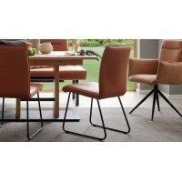 Interliving Esszimmer Serie 5505 - Esszimmerstuhl caramelfarbene Mikrofaser 925-72 & schwarzes Metall