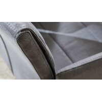 Interliving Esszimmer Serie 5122 – Armlehnstuhl onyxfarbene Mikrofaser & mattschwarzes Metall