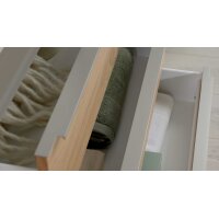 Interliving Schlafzimmer Serie 1210 – Schubladenkommode Taupe & Balkeneiche - fünf Schubladen, Breite ca. 120 cm