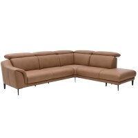 Interliving Sofa Serie 4461 - Ecksofa haselnussfarbenes Leder Evita & schwarze Aluminiumfüße - Stellfläche ca. 292 x 244 cm