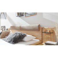 Interliving Schlafzimmer Serie 1015 – Bettgestell mit Hängekonsolen sienafarbener Bezug Kano 9811, Wildeiche – Liegefläche ca. 180 x 200 cm