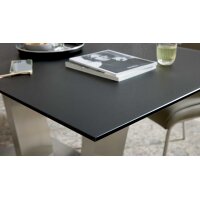 Interliving Esszimmer Serie 5122 – Essgruppe mit sechs Stühlen schwarzes Glas, fangofarbenes Kunstleder & Edelstahl
