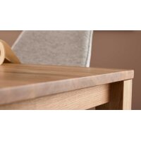 Interliving Esszimmer Serie 5102 – Tischgruppe im Skandi-Style Charakter-Eiche & leinenfarbener Jacquard Lodge L07 - fünfteilig