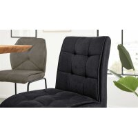 Interliving Esszimmer Serie 5104 – Bartischgruppe Mikrofaserbezüge, helle Wildeiche & schwarzes Metall