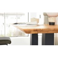 Interliving Esszimmer Serie 5104 – Bartischgruppe Mikrofaserbezüge, helle Wildeiche & schwarzes Metall