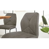 Interliving Esszimmer Serie 5104 – Bartischgruppe Mikrofaserbezüge, helle Wildeiche & schwarzes Metall