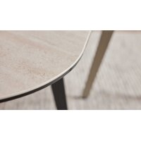 Interliving Couchtisch Serie 6231 - Couchtisch travertinfarbene Keramik & schwarzer Stahl - 92 x 65 cm