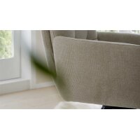 Interliving Esszimmer Serie 5116 – Armlehnstuhl cremeweißer Bezug Cyber & Eichenholzfüße