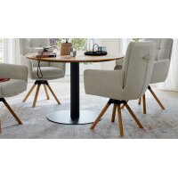 Interliving Esszimmer Serie 5116 – Armlehnstuhl cremeweißer Bezug Cyber & Eichenholzfüße