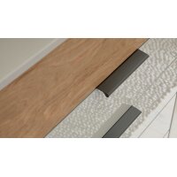 Interliving Schlafzimmer Serie 1035 – Kombikommode Champagner & Riffholz - eine Tür, fünf Schubladen, ca. 120 cm