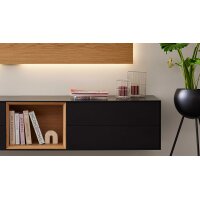 Interliving Wohnzimmer Serie 2034 - Lowboard schwarzer Lack & Eiche - vier Schubladen, eine Tür, Länge ca. 240 cm