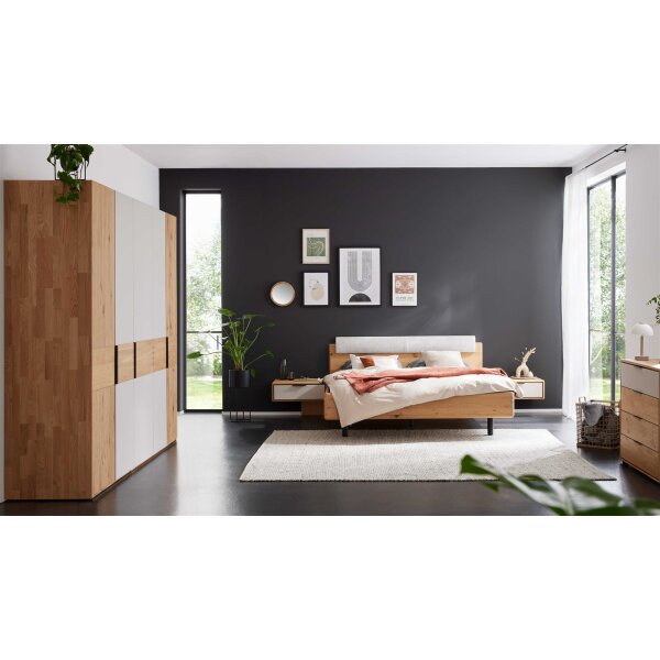 Interliving Schlafzimmer Serie 1015 – Komplettzimmer Wildeiche & silberfarbener Bezug Etna – fünftürig, Liegefläche 180 x 200 cm