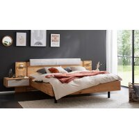 Interliving Schlafzimmer Serie 1015 – Komplettzimmer Wildeiche & silberfarbener Bezug Etna – fünftürig, Liegefläche 180 x 200 cm