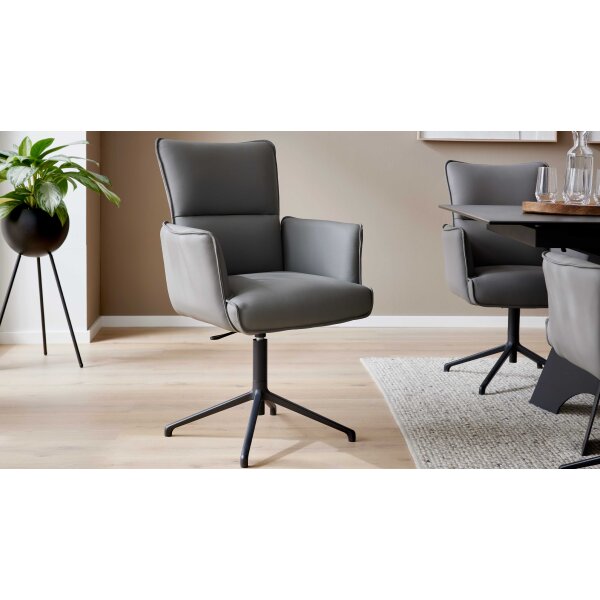 Interliving Esszimmer Serie 5123 – Armlehnstuhl mit Funktionen hellgraues Leder Fog & schwarzes Metall
