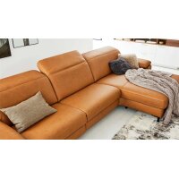 Interliving Sofa Serie 4054 – Ecksofa kurkumafarbenes LongLife-Leder Vivre & schwarze Metallfüße – Stellfläche ca. 347 x 176 cm