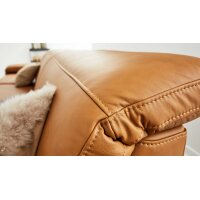 Interliving Sofa Serie 4054 – Ecksofa kurkumafarbenes LongLife-Leder Vivre & schwarze Metallfüße – Stellfläche ca. 347 x 176 cm